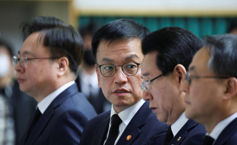 equipe-de-presidente-afastado-da-coreia-do-sul-oferece-renuncia-conjunta
