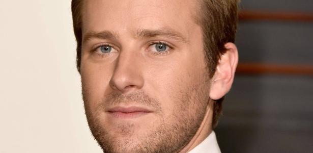 armie-hammer-admite-ter-‘usado’-mulheres-e-que-gosta-de-amarrar-parceira