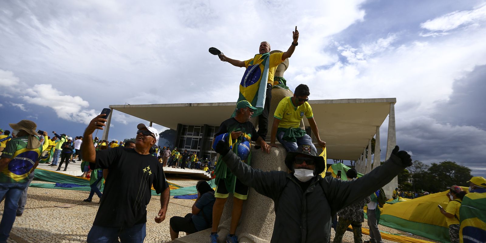 Caminhos da Reportagem relembra ataques de 8 de janeiro de 2023