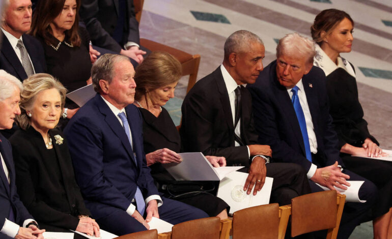 trump-e-obama-tem-conversa-amigavel-em-funeral-de-carter;-veja-video