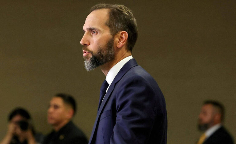 promotor-especial-responsavel-por-casos-de-trump-renuncia,-diz-site