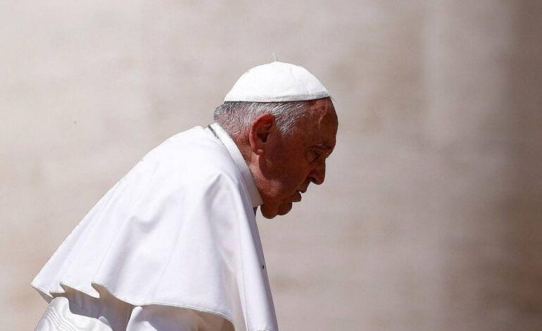 papa,-em-novo-livro,-volta-a-negar-rumores-de-renuncia-e-diz-que-se-sente-saudavel