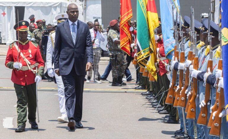 presidente-de-mocambique-toma-posse-sem-dar-ponto-final-a-crise-no-pais