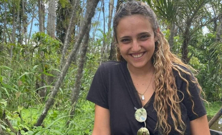 sei-que-minha-filha-esta-viva,-disse-a-folha-mae-de-jovem-sequestrada-pelo-hamas