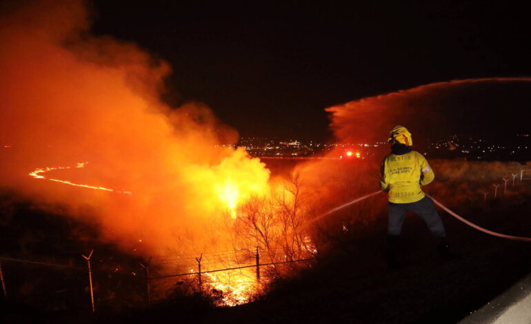 novos-incendios-atingem-los-angeles-e-forcam-a-retirada-de-mais-30-mil-moradores