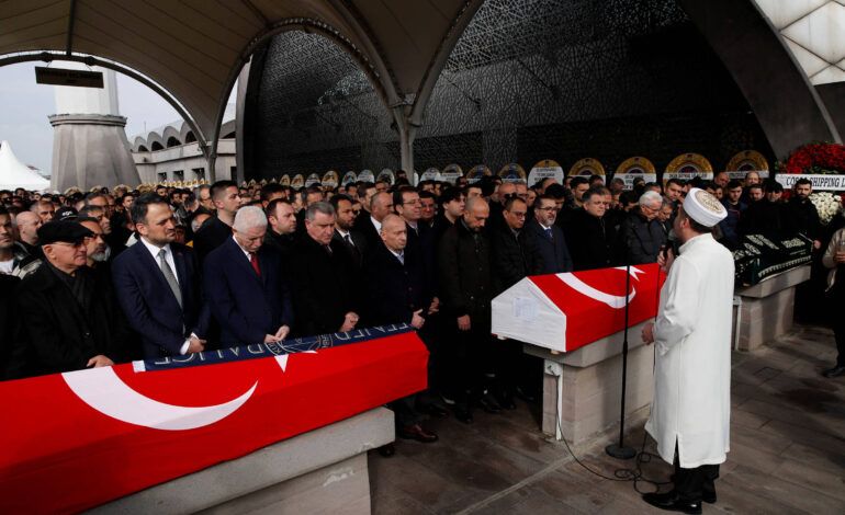 familias-velam-mortos-em-incendio-de-estacao-de-esqui-na-turquia