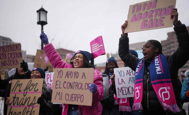 trump-reinstaura-veto-global-de-financiamento-dos-eua-para-organizacoes-ligadas-a-aborto