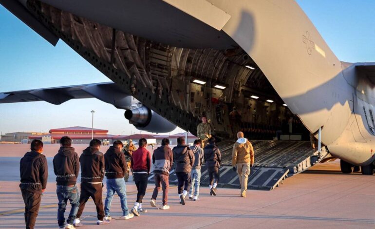 aviao-com-deportados-dos-eua-para-o-brasil-faz-parada-em-manaus-e-adia-chegada-a-bh