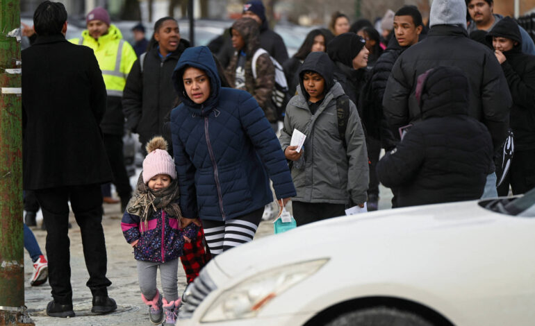 agentes-de-trump-prendem-imigrantes-em-grande-operacao-em-chicago;-veja
