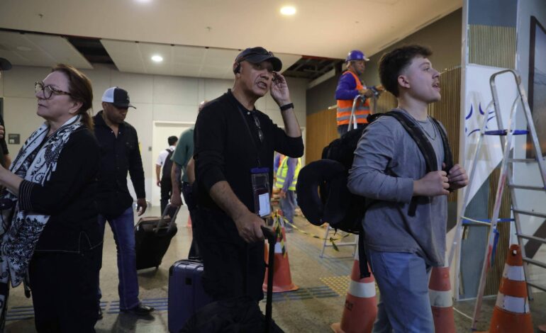 novo-voo-com-brasileiros-deportados-dos-estados-unidos-chega-a-fortaleza
