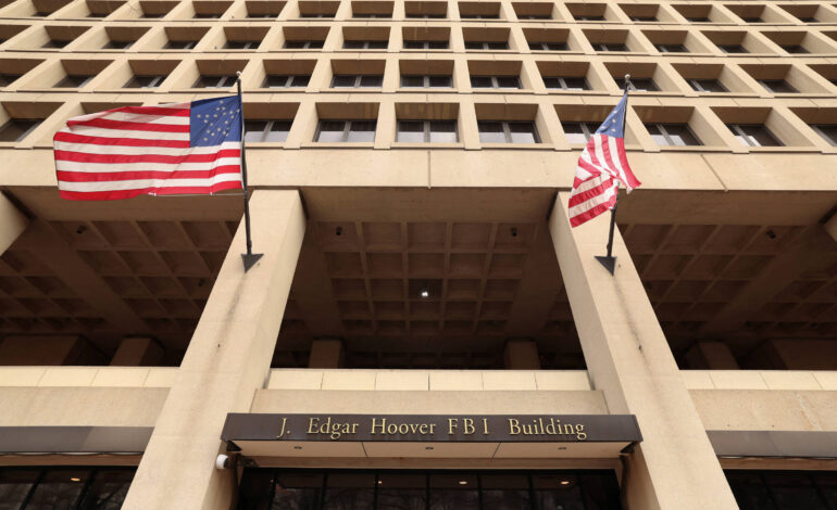 sob-pressao-do-governo-trump,-fbi-entrega-lista-de-agentes-que-investigaram-o-ataque-ao-capitolio