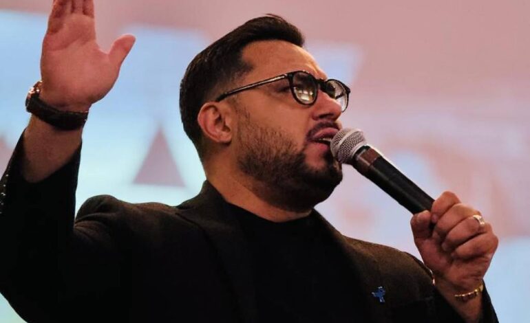 tenho-a-guarda-de-20-criancas,-diz-pastor-que-acolhe-imigrantes-brasileiros