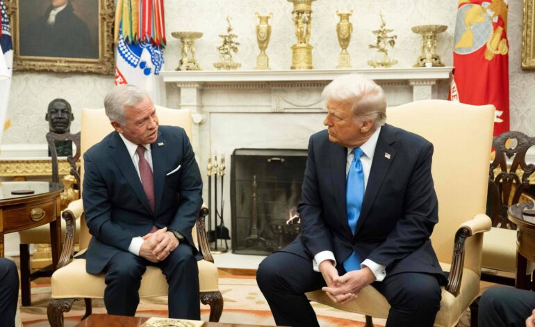 ao-lado-do-rei-da-jordania,-trump-volta-a-ameacar-hamas-e-reafirma-que-tomara-gaza