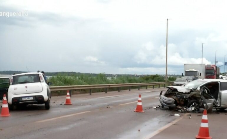batida-entre-carros-deixa-transito-lento-na-ponte-que-liga-palmas-e-luzimangues