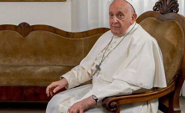 Papa Francisco tem infecção polimicrobiana