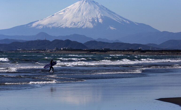 monte-fuji:-cidade-dobra-taxa-de-acesso-de-turistas-a-icone-do-japao