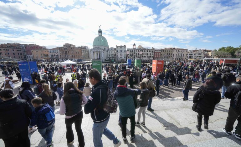 taxa-do-turista:-destinos-da-europa-e-asia-ampliam-cobranca-para-conter-excesso-de-viajantes