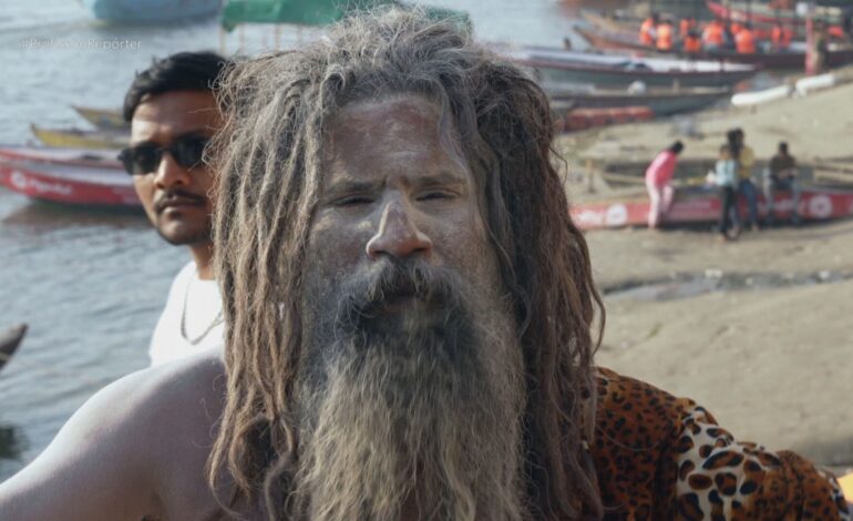 sadhus:-quem-sao-os-homens-considerados-santos-na-india-que-se-cobrem-com-cinzas-de-cremacao