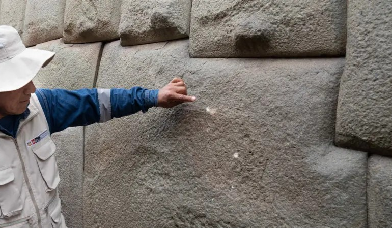 o-que-e-a-pedra-de-12-angulos,-joia-da-arquitetura-inca-vandalizada-de-forma-irrecuperavel