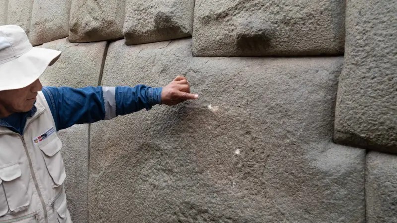 O que é a pedra de 12 ângulos, joia da arquitetura inca vandalizada de forma irrecuperável