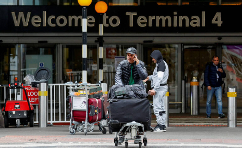 passageiros-buscam-voos-alternativos-apos-maior-aeroporto-da-europa-fechar-devido-a-incendio