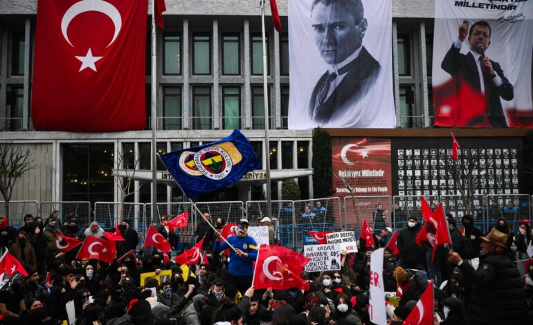 turquia-ja-prendeu-mais-de-mil-em-protestos-pro-prefeito-de-istambul,-diz-governo