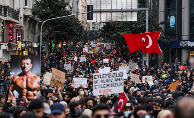 tribunal-turco-liberta-7-jornalistas-detidos-durante-protestos