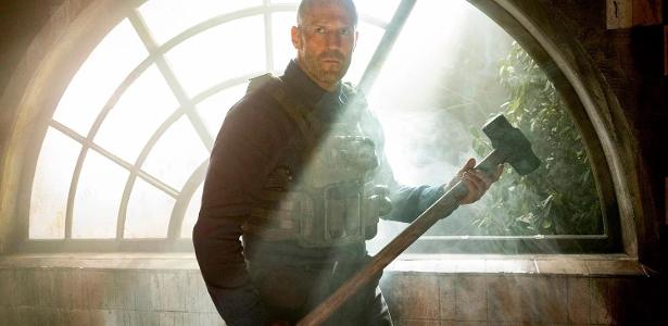 ‘resgate-implacavel’:-jason-statham-quer-resolver-mazelas-do-mundo-no-braco