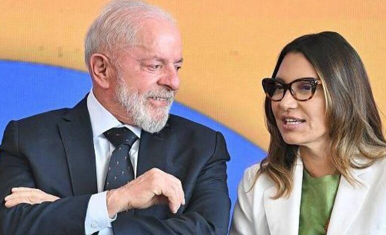 janja-‘vai-continuar-fazendo-o-que-ela-gosta’,-diz-lula-apos-criticas-sobre-ida-ao-japao