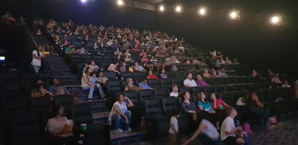 dia-do-autismo:-conheca-a-sessao-azul-de-cinema-para-pessoas-atipicas