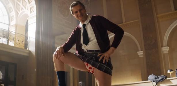 liam-neeson-usa-calcinha-e-minissaia-no-novo-‘corra-que-a-policia-vem-ai!’
