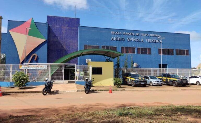 pais-reclamam-de-falta-de-professores-em-escola-de-palmas:-‘estao-sentados-no-auditorio,-sem-aula’