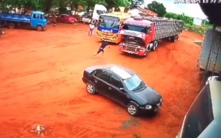 morre-no-hospital-motorista-que-foi-baleado-em-patio-de-oficina-apos-discussao-no-transito