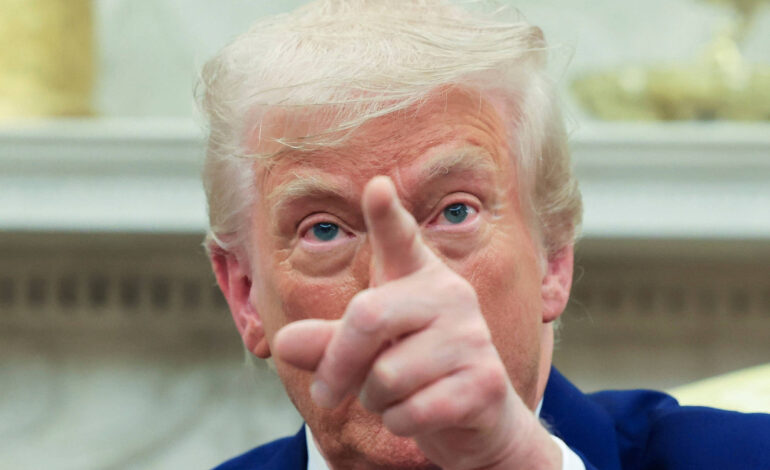 em-vitoria-de-trump,-suprema-corte-suspende-ordem-para-reintegrar-funcionarios-federais