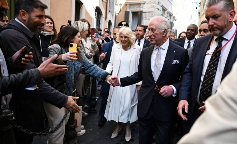 rei-charles-3o-faz-visita-nao-anunciada-ao-papa-francisco-em-viagem-ao-vaticano