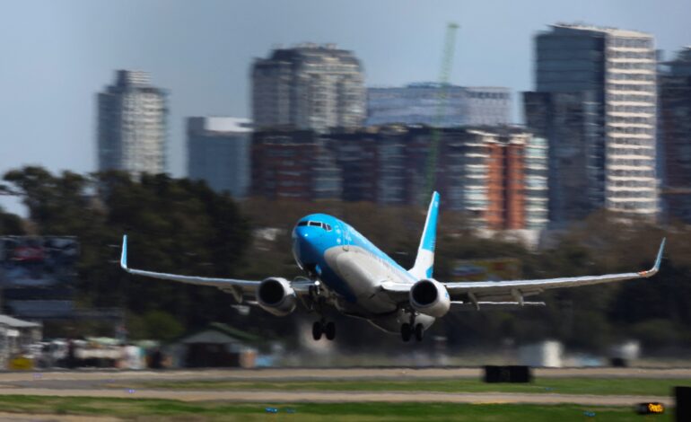 voos-para-argentina-sofrem-alteracoes-apos-anuncio-de-greve-geral-nesta-quinta