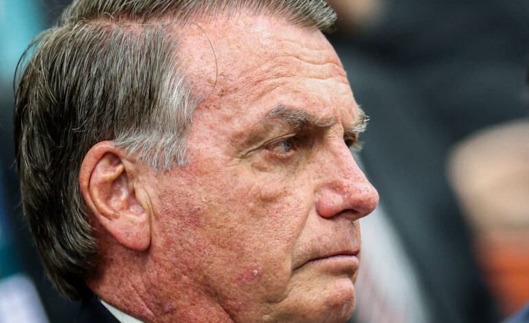 apos-cirurgia,-bolsonaro-tem-quadro-clinico-estavel,-diz-boletim