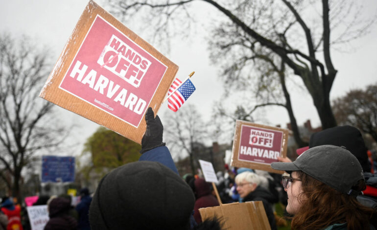 sob-ameaca-de-cortes,-harvard-diz-que-nao-cumprira-exigencias-do-governo-trump