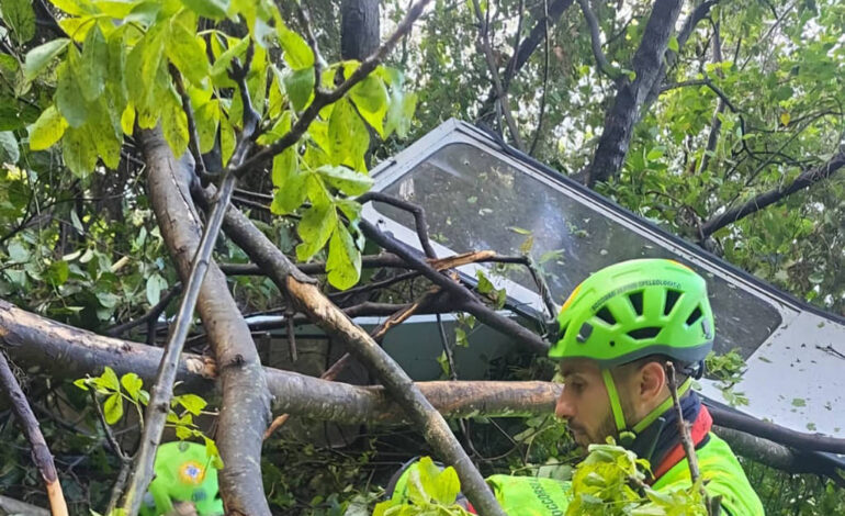 cabine-de-teleferico-despenca,-e-quatro-pessoas-morrem-na-italia