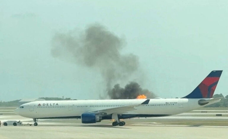 aviao-pega-fogo-na-pista-em-orlando,-e-quase-300-passageiros-saem-por-escorregadores;-veja-video