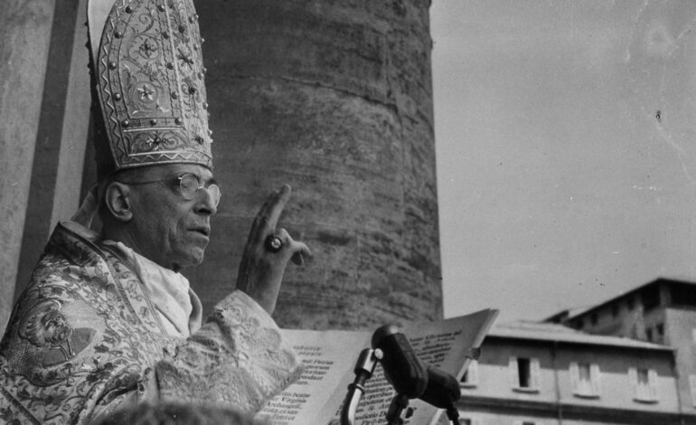 falhas-em-embalsamamento-desfiguraram-corpo-de-papa-pio-12-durante-funeral