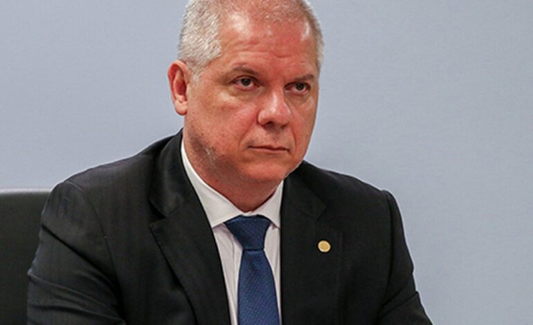 lula-determina-demissao-do-presidente-do-inss