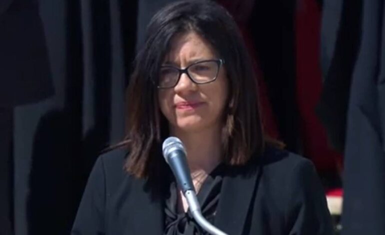 foi-um-privilegio,-diz-brasileira-que-leu-oracao-em-portugues-no-funeral-do-papa