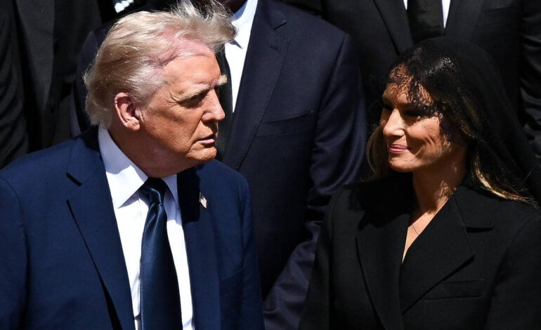 trump-promete-jantar-de-aniversario-a-melania-em-voo-apos-funeral-do-papa