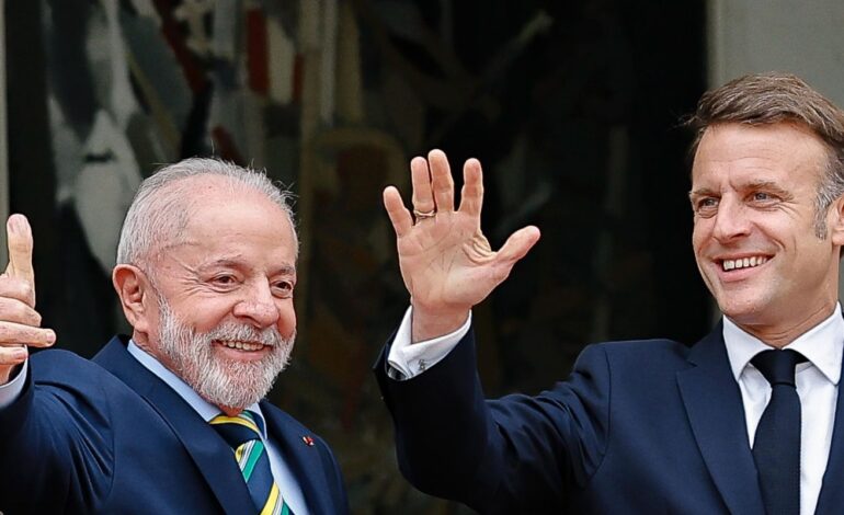 ucrania-e-russia-nao-podem-ser-tratados-em-pe-de-igualdade,-diz-macron