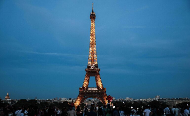 torre-eiffel-sera-iluminada-com-cores-da-bandeira-do-brasil-nesta-quinta-feira