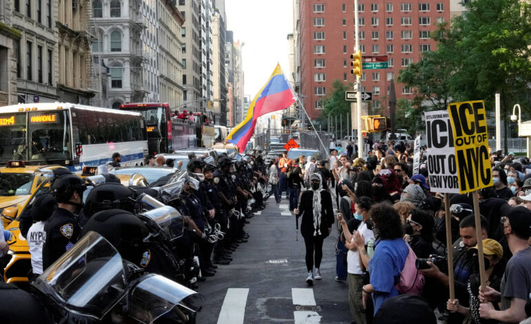 los-angeles-tem-toque-de-recolher,-e-protestos-se-espalham-pelos-eua