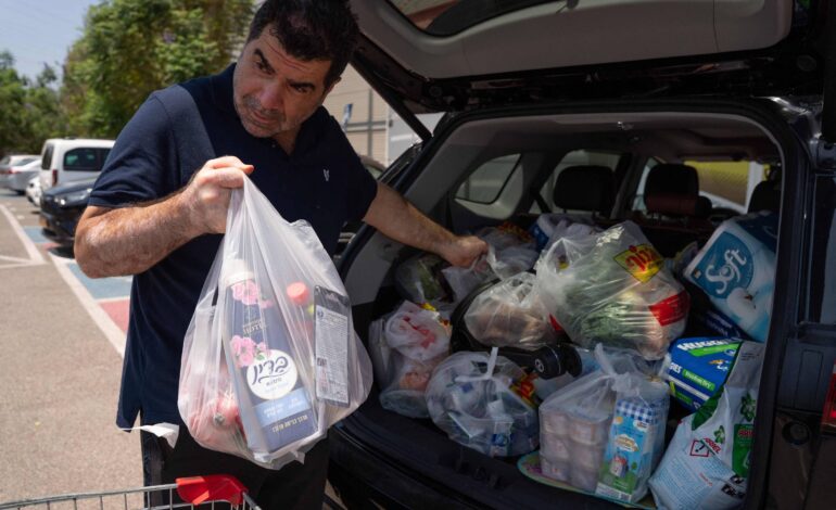 a-espera-do-ira,-moradores-de-israel-estocam-mantimentos
