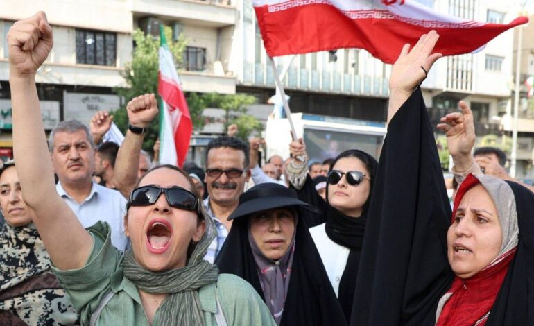 ‘paralisados-e-pegos-de-surpresa’:-a-reacao-de-iranianos-apos-ataques-dos-eua