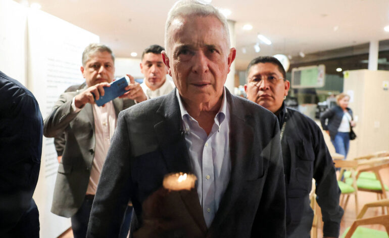 promotoria-da-colombia-pede-condenacao-de-ex-presidente-uribe-por-suborno-e-fraude